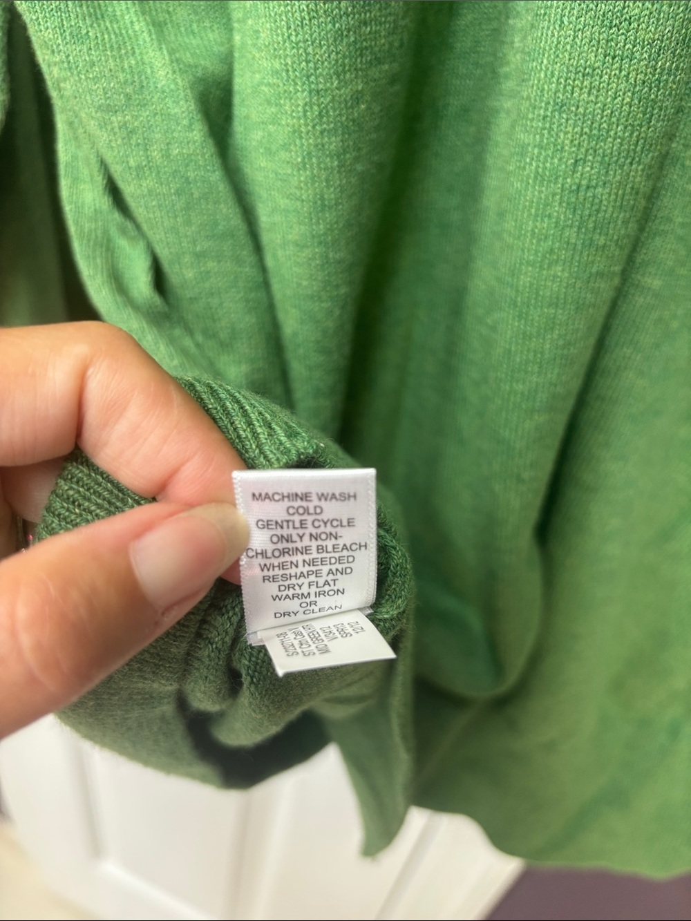Banana Republic Men’s V-Neck Sweater in Bright Green - Picture 5 of 5